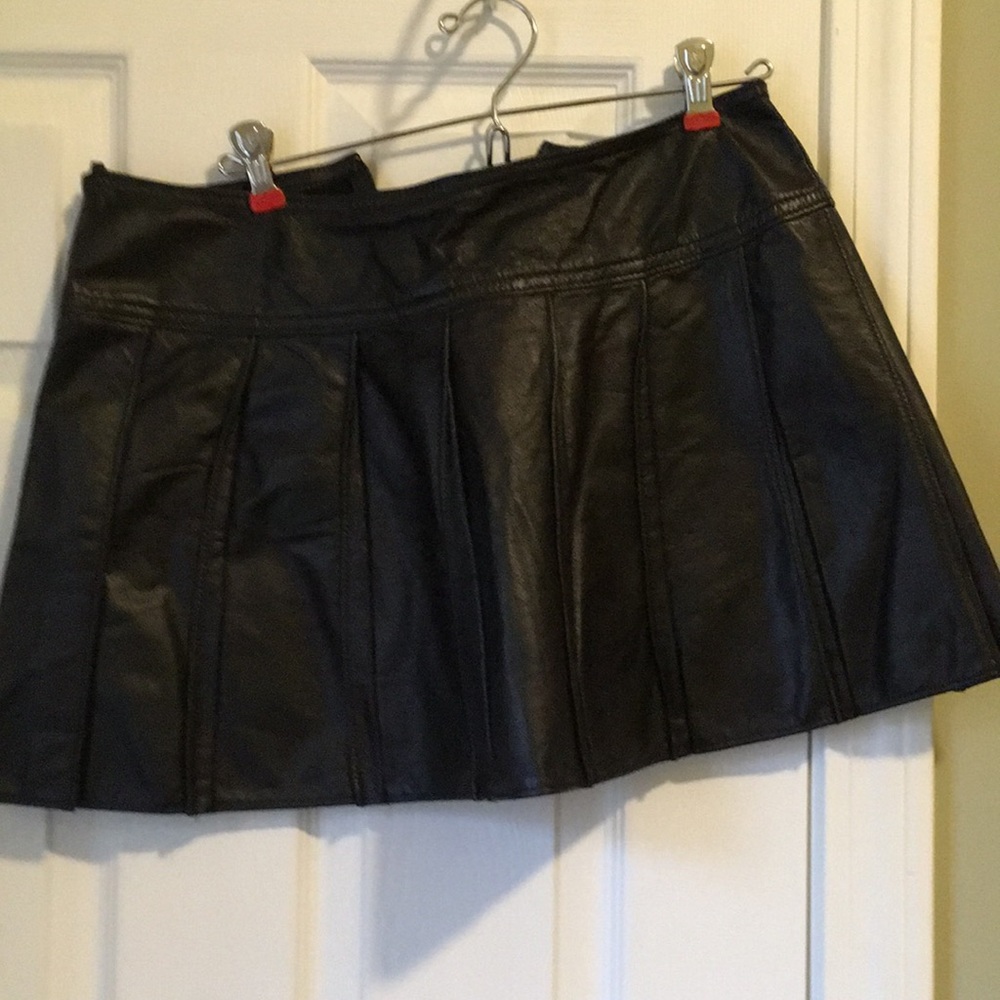 Pleated leather Mini Skirt Size Large